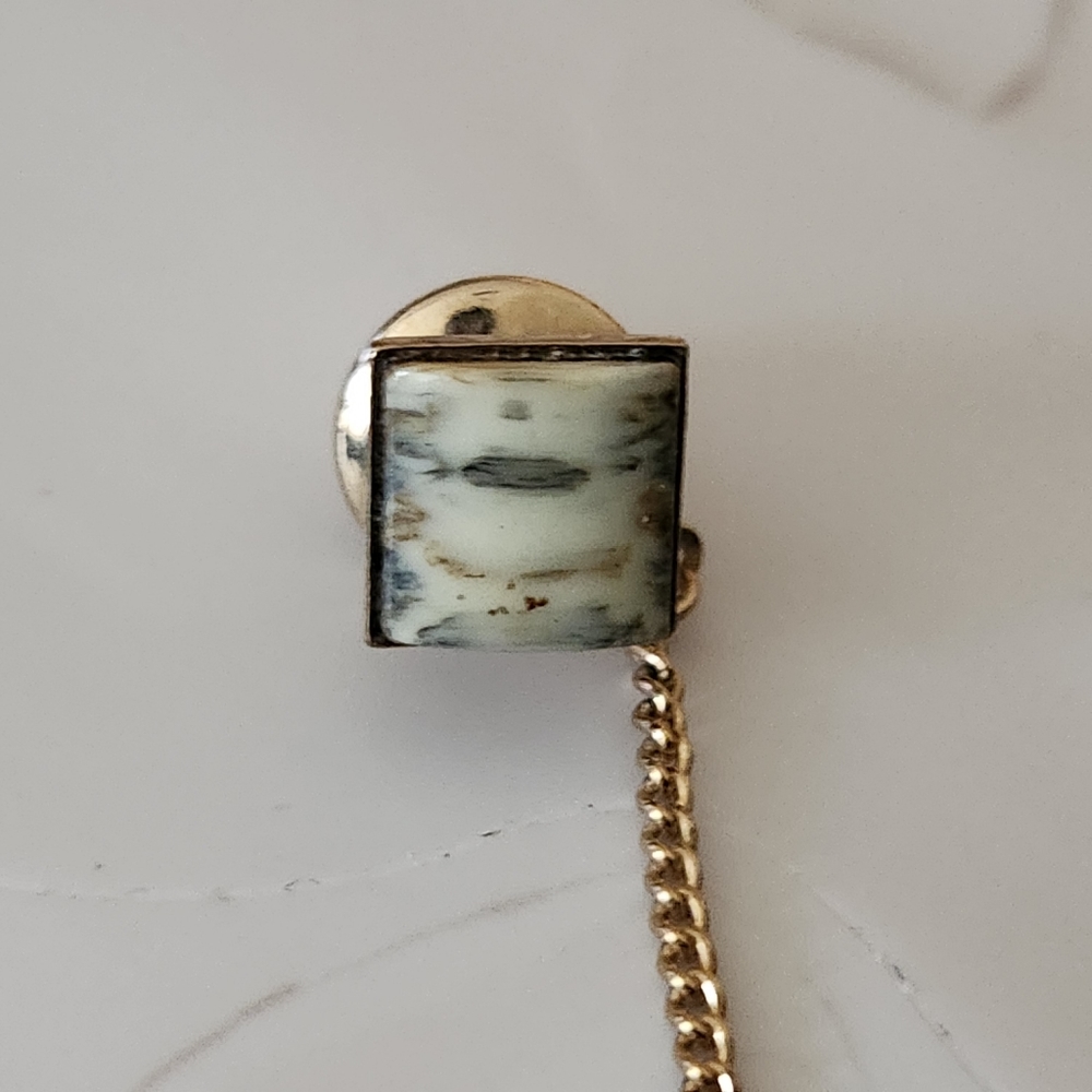 Tie pin